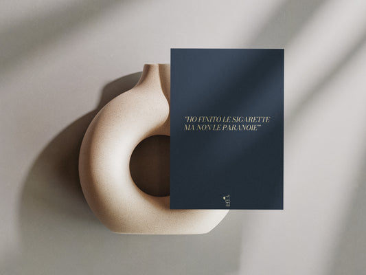 Cartolina “Ho finito le sigarette ma non le paranoie” – Edizione Mood & Irony